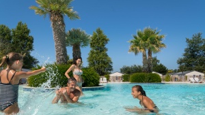 Camping la Plage la piscine en famille