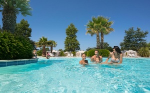 piscine extérieure chauffée - baignade en famille