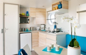 mobil home 4 personnes premium - la cuisine