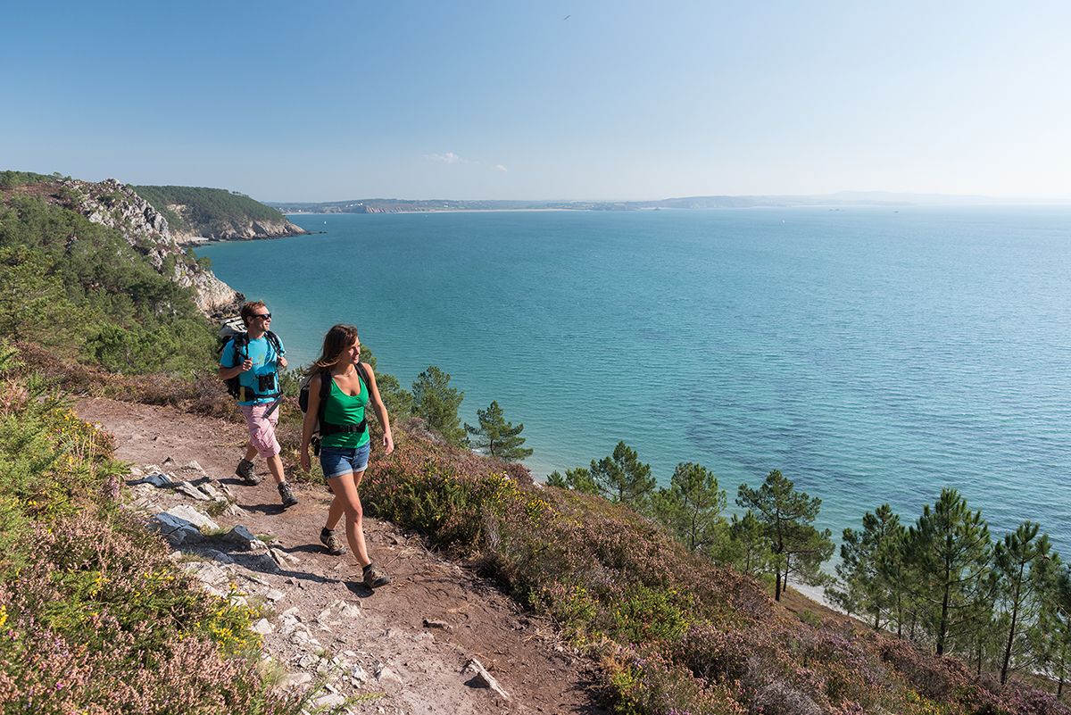 Randonnée en Finistère Sud - Sentier côtier en Bretagne - Village la Plage