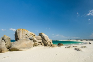 Finistère-sud - rochers sur la plage