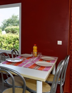 Cottage 5 personnes 28 m² - salle à manger