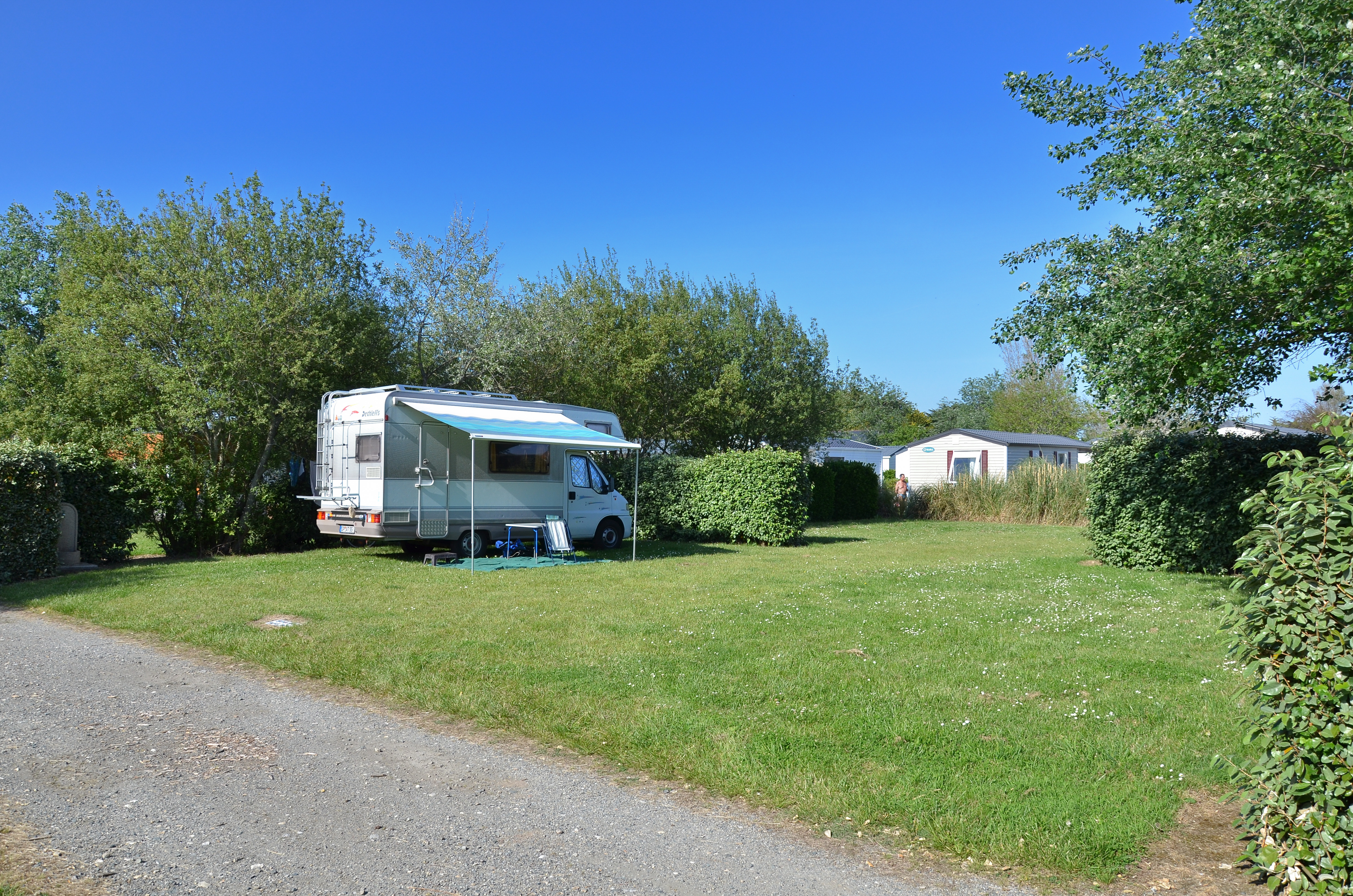 Emplacement tout équipé pour camping-car en Bretagne - Camping La Plage - Penmarch - Image 05