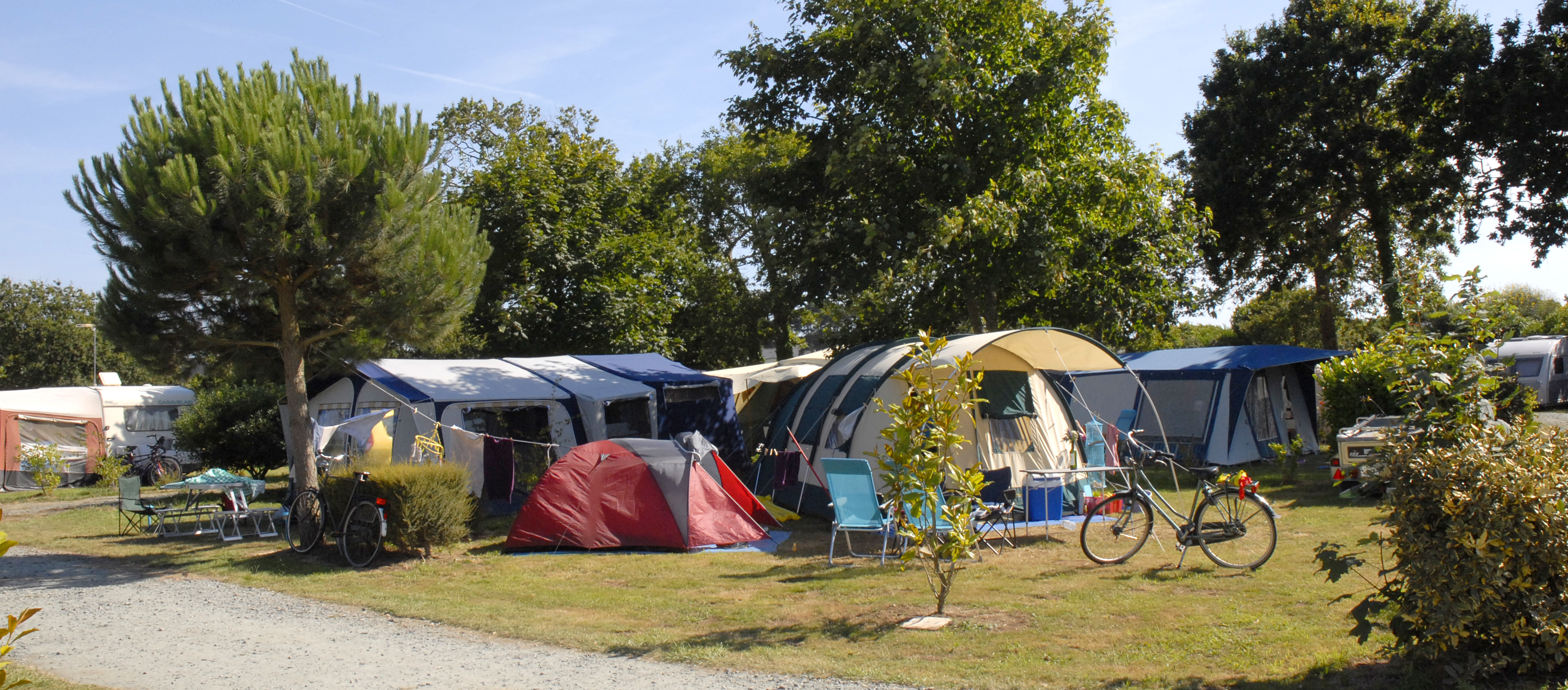 Emplacement pour camping-cars caravanes et tentes - Camping La Plage - Penmarch - Image 03